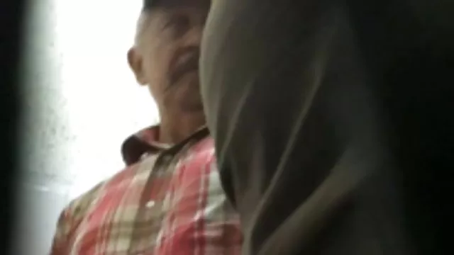 Порно Онлайн Без Регистрации Парнишка имеет молодую потаскуху в пизду со спермой внутрь