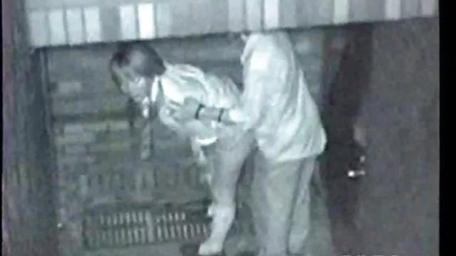 Порно Онлайн Без Регистрации Молодой парень мощно трахается с двумя танцовщицами