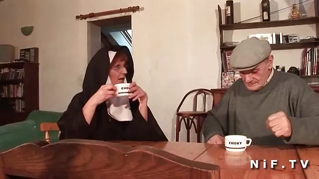 Порно Онлайн Без Регистрации Сладкая сисястая порно моделька страстно вертится на крепком фаллосе